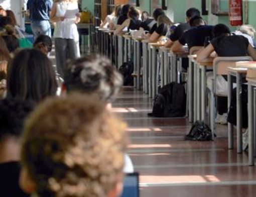 Verga 'espositore' del Verismo, Venere di Botticelli incinta e Guerra dei 7 nani: perle e strafalcioni della maturità 2026 Verga 'espositore' del Verismo, Venere di Botticelli incinta e Guerra dei 7 nani: perle e strafalcioni della maturità 2026