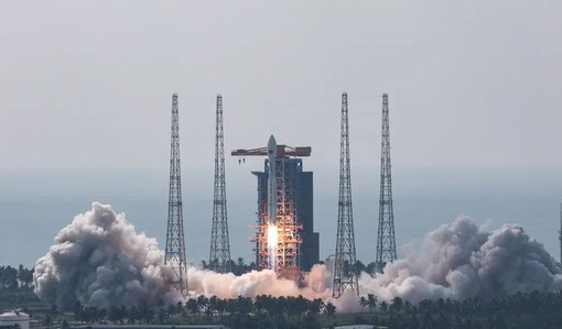 Cina, lanciato un nuovo gruppo di satelliti per Internet Cina, lanciato un nuovo gruppo di satelliti per Internet
