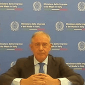 Farmaceutica, Urso: "Modello di politica industriale per vincere sfida innovazione"