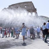 Caldo record in Italia, oggi 16 città da bollino rosso: sabato salgono a 19, poi arriva la svolta meteo Caldo record in Italia, oggi 16 città da bollino rosso: sabato salgono a 19, poi arriva la svolta meteo