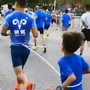 Bambino legato e costretto a correre una mezza maratona: runner squalificato tre anni Bambino legato e costretto a correre una mezza maratona: runner squalificato tre anni