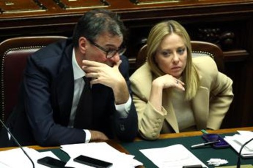 Caro carburanti, vertice Meloni-Giorgetti: ipotesi accise mobili Caro carburanti, vertice Meloni-Giorgetti: ipotesi accise mobili