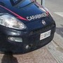 Gardone Riviera, simulano di gettarsi sotto le auto ma uno viene travolto: 27enne in ospedale