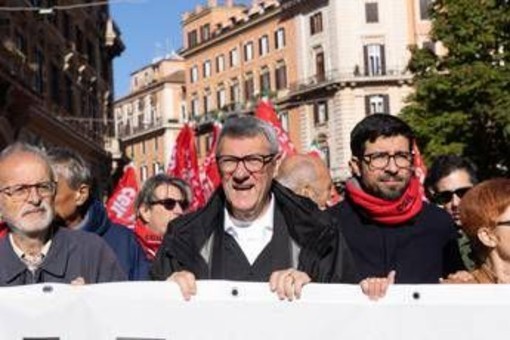 Manifestazione Cgil oggi a Roma, perché si scende in piazza: orari e percorso del corteo Manifestazione Cgil oggi a Roma, perché si scende in piazza: orari e percorso del corteo