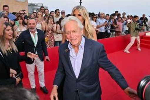Michael Douglas: &quot;Mi scuso per Trump da parte del mio Paese&quot;