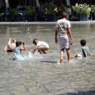 Caldo record, fino a domani 25 città da bollino rosso: quando arriva la svolta