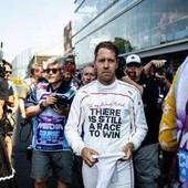 Gp Monza, l'omaggio commosso di Vettel a Schumacher: "Hai ancora una gara da vincere" Gp Monza, l'omaggio commosso di Vettel a Schumacher: "Hai ancora una gara da vincere"