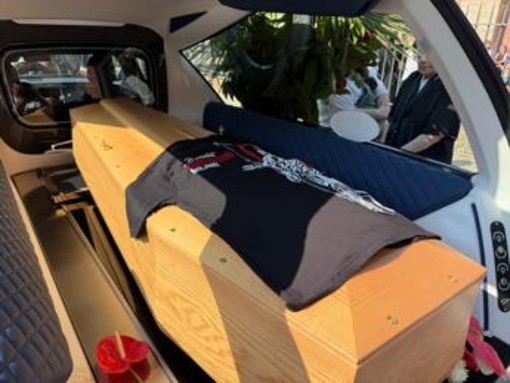 Don Mazzi, folla a Milano per i funerali: "Testimone di speranza, giustizia, accoglienza" Don Mazzi, folla a Milano per i funerali: "Testimone di speranza, giustizia, accoglienza"