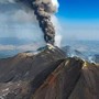 Eruzione Etna, voli in arrivo sospesi fino alle 12 all'aeroporto di Catania Eruzione Etna, voli in arrivo sospesi fino alle 12 all'aeroporto di Catania