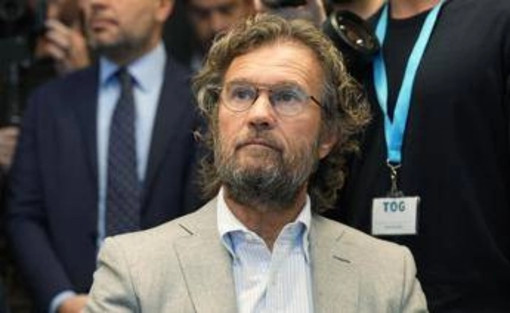 Ultima Generazione ancora nel ristorante di Cracco, è il terzo blitz