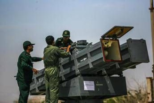 Missili, droni e sottomarini: l'Iran alza lo scudo contro Trump