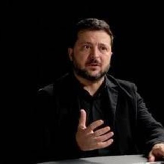 Zelensky racconta l'inizio della guerra: "I russi pensavano di conquistare Kiev in tre giorni. Avevano già le uniformi per la parata" Zelensky racconta l'inizio della guerra: "I russi pensavano di conquistare Kiev in tre giorni. Avevano già le uniformi per la parata"