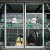Aeroporto di Catania, voli sospesi per la cenere vulcanica: stop fino alle 12 di domenica 27 settembre Aeroporto di Catania, voli sospesi per la cenere vulcanica: stop fino alle 12 di domenica 27 settembre