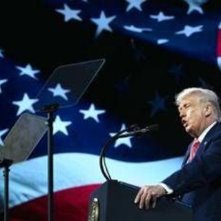 Trump: "Iran implora per un accordo". E lo Stretto di Hormuz diventa 'di Trump'