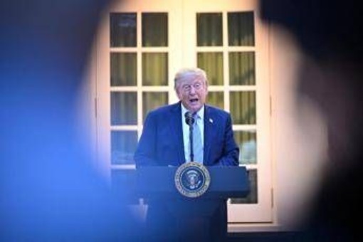 Iran, Trump: "Pronto a incontrare Pezeshkian ma anche a far saltare tutto" Iran, Trump: "Pronto a incontrare Pezeshkian ma anche a far saltare tutto"