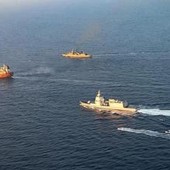 Nave della Marina abborda petroliera della 'flotta ombra' russa a Pantelleria Nave della Marina abborda petroliera della 'flotta ombra' russa a Pantelleria