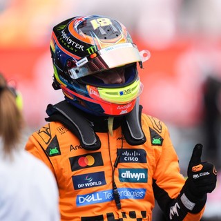Pole Piastri e prima fila McLaren in Spagna, quinto Hamilton
