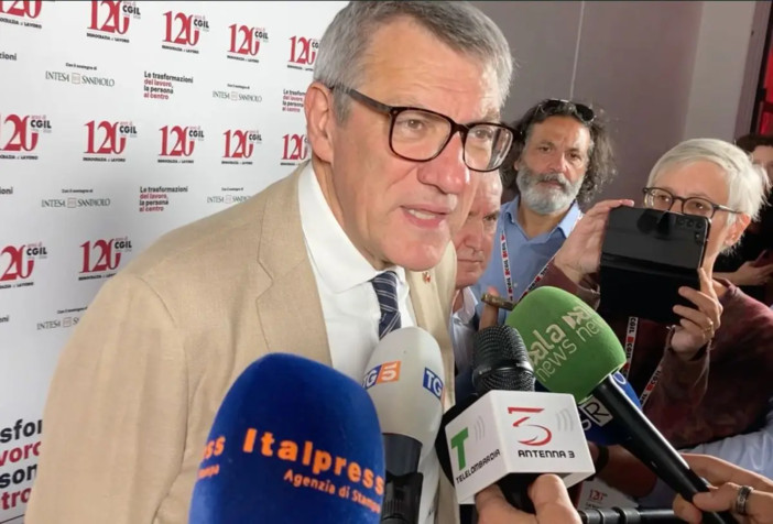 120 anni Cgil. Landini “Dare centralità alla persona per governare il cambiamento” 120 anni Cgil. Landini “Dare centralità alla persona per governare il cambiamento”