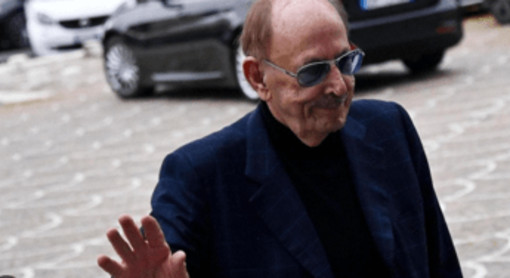 Impazza il risiko editoria, Angelucci sale al 65% de Il Giornale: Del Vecchio e Gedi in movimento Impazza il risiko editoria, Angelucci sale al 65% de Il Giornale: Del Vecchio e Gedi in movimento