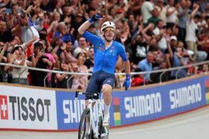 Mondiali su pista, Viviani chiude la carriera alla grande: vince l'oro nell'eliminazione Mondiali su pista, Viviani chiude la carriera alla grande: vince l'oro nell'eliminazione