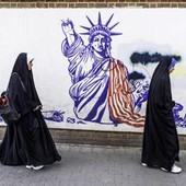 Iran, al via l'offensiva economica di Trump: sanzioni contro 60 organizzazioni, persone e navi