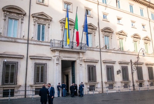 Governo proroga sconto accise e approva decreto per continuità impianti ex Ilva