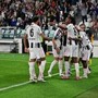 Serie A, la Juve batte il Parma 2-0 con Vlahovic e David. Atalanta, non basta Scamacca: è 1-1 con il Pisa