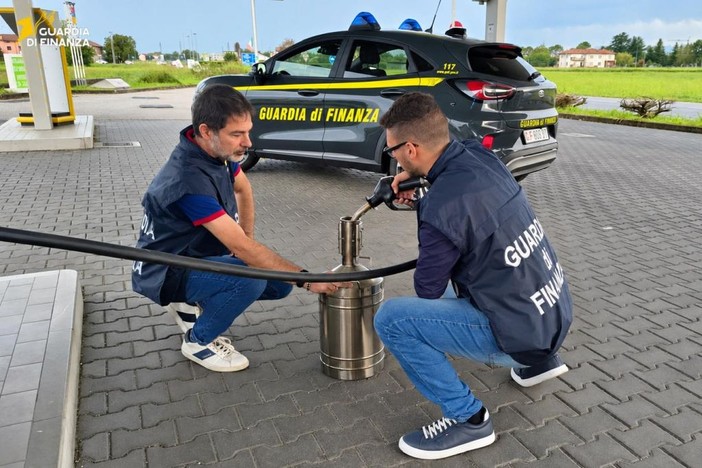 Tessere carburante agevolate, svelato sistema di frode ai danni della Regione Fvg Tessere carburante agevolate, svelato sistema di frode ai danni della Regione Fvg