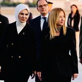 Nato, Meloni e Trump allo stesso tavolo a cena Nato, Meloni e Trump allo stesso tavolo a cena