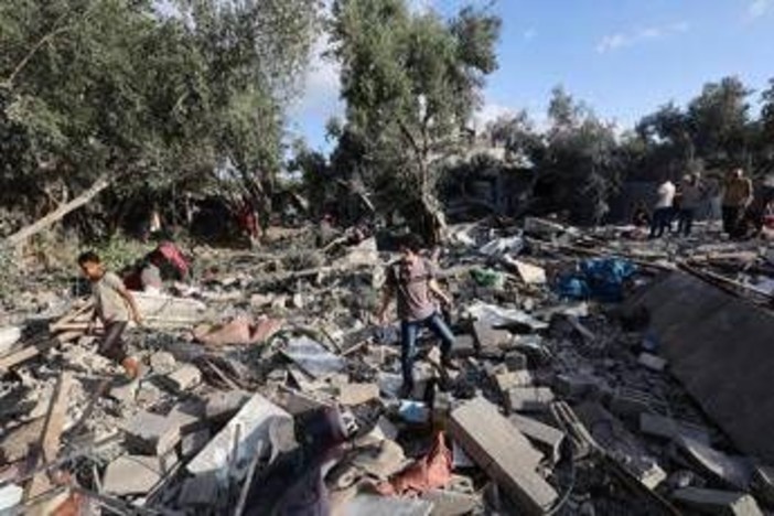 Gaza, ancora raid sulla Striscia: &quot;Almeno 27 morti&quot;