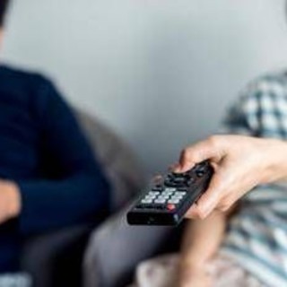 Ascolti tv, 'Makari' torna su Rai1 e vince la serata con il 19,6%