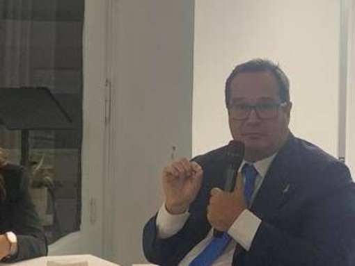 Durigon: &quot;Salario minimo per legge a 9 euro è imposizione al basso, la svilisce contrattazione&quot;