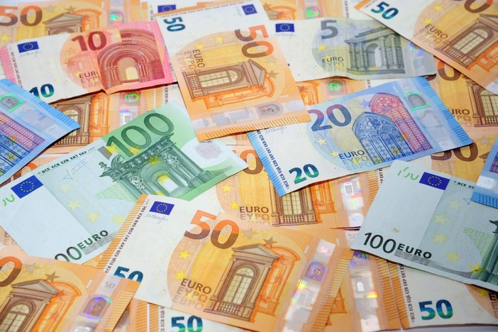 A maggio in rialzo debito pubblico ed entrate tributarie