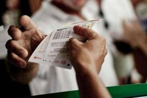 Superenalotto, numeri combinazione vincente oggi 4 novembre Superenalotto, numeri combinazione vincente oggi 4 novembre