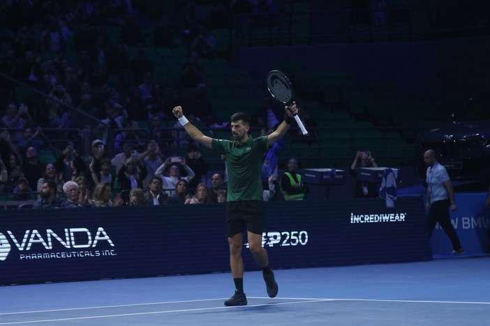 Musetti si arrende a Djokovic in finale ad Atene, niente Atp Finals per l’azzurro Musetti si arrende a Djokovic in finale ad Atene, niente Atp Finals per l’azzurro