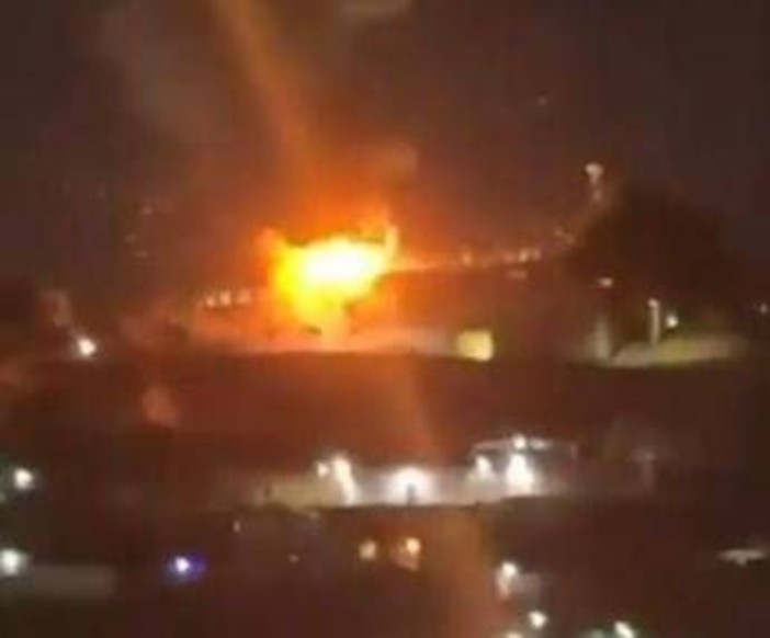 Attacco al Venezuela, colpito anche il mausoleo di Chavez Attacco al Venezuela, colpito anche il mausoleo di Chavez