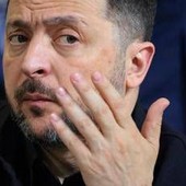 Ucraina, la minaccia di Zelensky: "I cieli della Russia non sono più sicuri". Putin: "Terrorista"