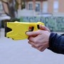 Pescara, 30enne muore dopo essere stato colpito con il taser