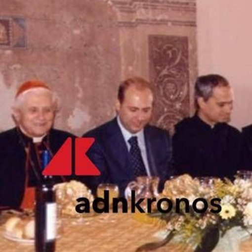 &quot;Quel giorno a pranzo a Ostia con 2 Papi&quot;, Bordoni (Lega) con Ratzinger e Prevost - Foto