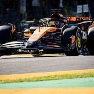 Gp Imola, Piastri in pole position. Disastro Leclerc-Hamilton