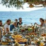Bagno dopo pranzo sì o no? Medici anti-bufale: &quot;Sì, ma a certe condizioni&quot;