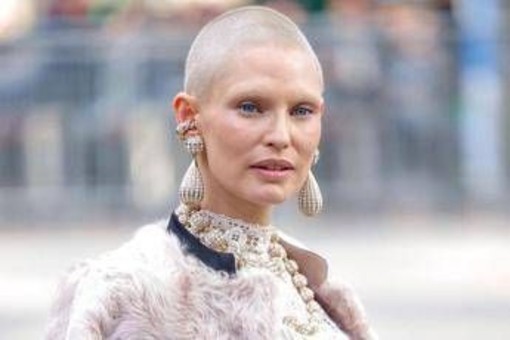 Bianca Balti e il cancro, la denuncia sui social: &quot;Pillole salvavita non si trovano&quot;
