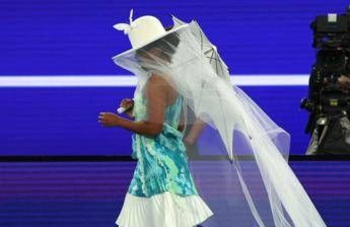 Australian Open, l'assurdo ingresso in campo di Osaka. Cos'è successo