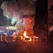 Palermo, incendio in azienda di noleggio auto: a fuoco una decina di mezzi Palermo, incendio in azienda di noleggio auto: a fuoco una decina di mezzi