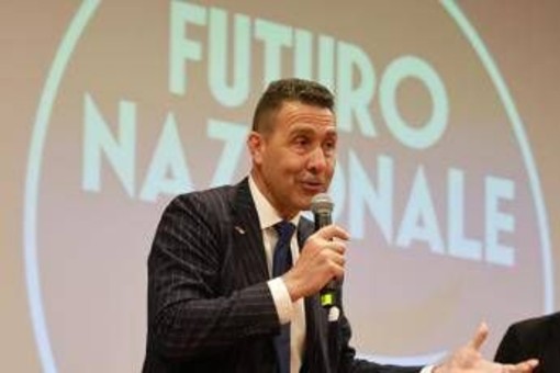Vannacci: "Alle politiche con il centrodestra? Vedremo, non negozio prinicipi e linee rosse" Vannacci: "Alle politiche con il centrodestra? Vedremo, non negozio prinicipi e linee rosse"