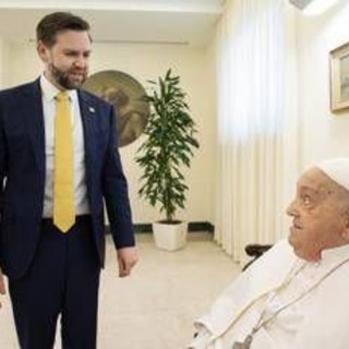 Morto Papa Francesco, la vergogna dei leoni da tastiera sull'incontro con Vance