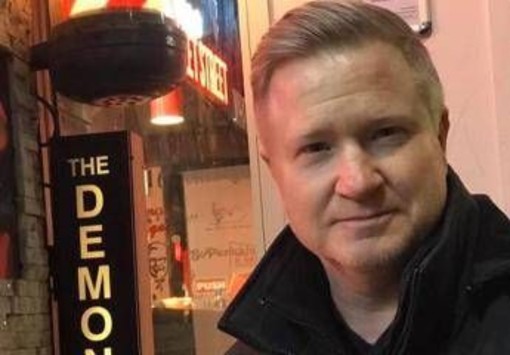 Kevin Bleyer, lo sceneggiatore di 'The Daily Show' morto a 54 anni in un incidente stradale Kevin Bleyer, lo sceneggiatore di 'The Daily Show' morto a 54 anni in un incidente stradale