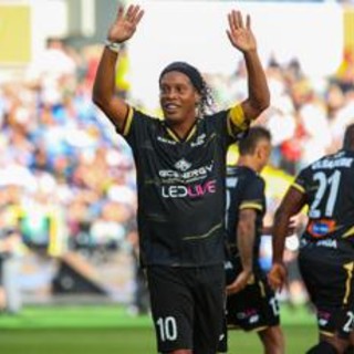 Ronaldinho, annuncio a sorpresa: giocherà nel Ravenna in Serie C Ronaldinho, annuncio a sorpresa: giocherà nel Ravenna in Serie C