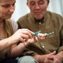 Millennial consapevoli ma stressati, boomer caregiver con gli acciacchi: generazioni a confronto
