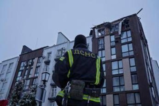 Ucraina, nuovo attacco con droni su Kiev: Mosca colpisce ponte per rifornimenti militari